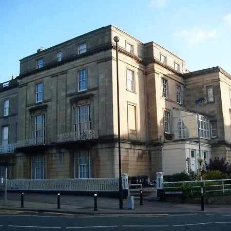 2-bed In Clifton, Great Location - Period Features, High Ceilings, Balcony X2, Office, Stylish, Modern בריסטול