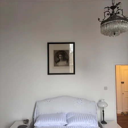 公寓 2-bed In Clifton, Great Location - Period Features, High Ceilings, Balcony X2, Office, Stylish, Modern 布里斯托