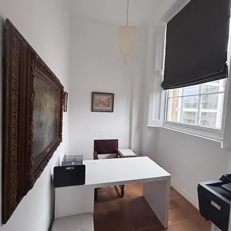 2-bed In Clifton, Great Location - Period Features, High Ceilings, Balcony X2, Office, Stylish, Modern