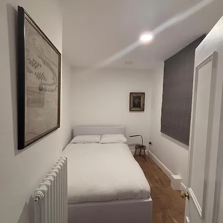 2-bed In Clifton, Great Location - Period Features, High Ceilings, Balcony X2, Office, Stylish, Modern 公寓 *