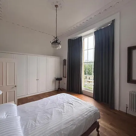2-bed In Clifton, Great Location - Period Features, High Ceilings, Balcony X2, Office, Stylish, Modern *